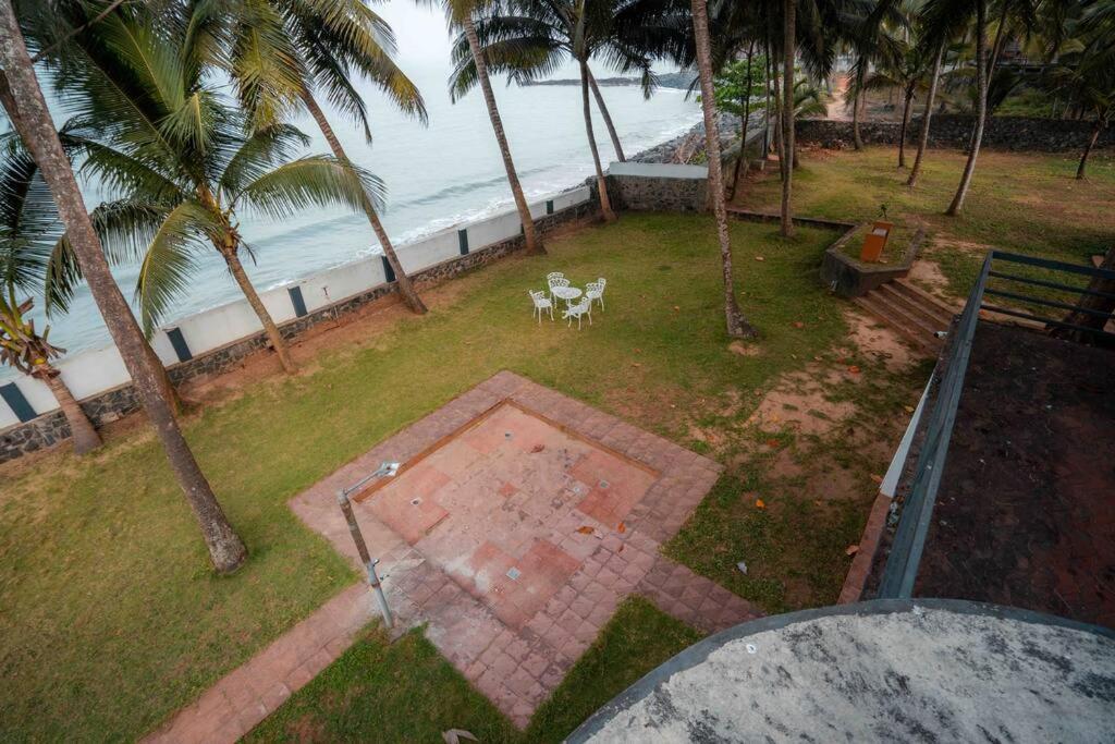 Baywatch By Grha - A Picturesque Beachfront Villa Calecute Exterior foto