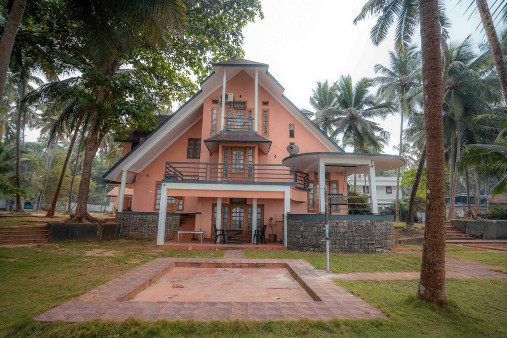 Baywatch By Grha - A Picturesque Beachfront Villa Calecute Exterior foto